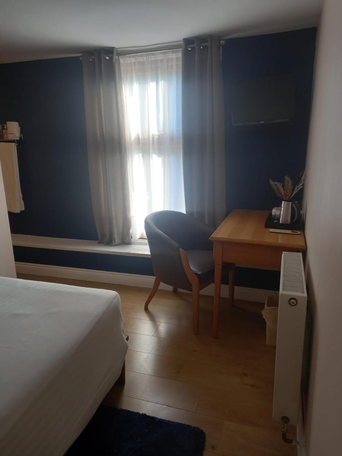 The Renishaw Rooms Buitenkant foto